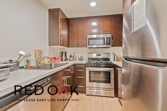 7810 Topanga Canyon Blvd in Los Angeles, CA - Foto de edificio - Building Photo