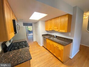 9244 Sprucewood Rd in Burke, VA - Building Photo - Building Photo