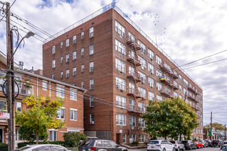 2555 E 12th St in Brooklyn, NY - Building Photo - Primary Photo