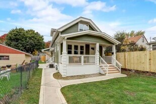 411 S 65th St in Milwaukee, WI - Building Photo