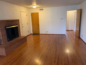 1542 W Orangeburg Ave in Modesto, CA - Building Photo - Building Photo