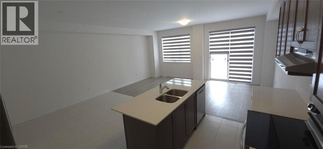 925 Douro St in Stratford, ON - Building Photo - Building Photo