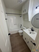 1005 Eastside Dr in Killeen, TX - Building Photo - Building Photo