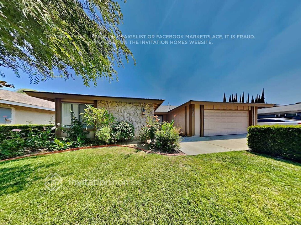 22714 Ingomar St in Los Angeles, CA - Building Photo
