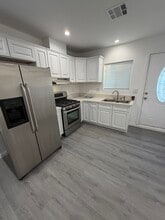 6511 Clybourn Ave in North Hollywood, CA - Building Photo - Building Photo