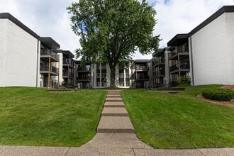 Fountainhead in Richfield, MN - Foto de edificio - Building Photo