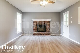 303 Monroe Ave in Belton, MO - Foto de edificio - Building Photo