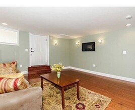 2644 N Charles St in Baltimore, MD - Foto de edificio - Building Photo