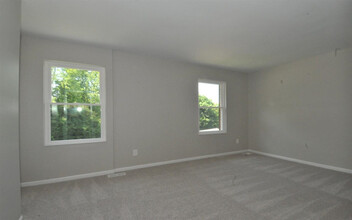 32 Kyles Ln in Fort Thomas, KY - Building Photo - Building Photo