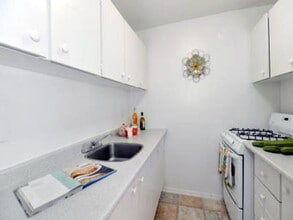 1425 Rosenthal in Ottawa, ON - Building Photo - Building Photo
