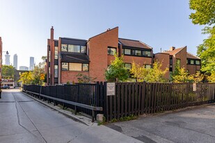 10 Walker Av in Toronto, ON - Building Photo