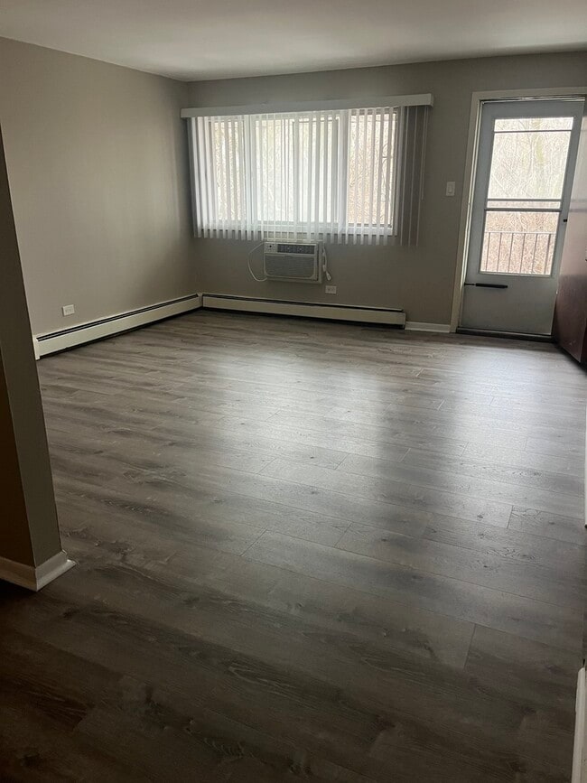 8640 S 82nd Ct in Hickory Hills, IL - Building Photo - Building Photo