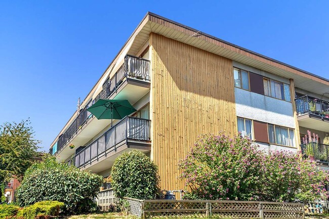 The Somerset Apartments in New Westminster, BC - Building Photo - Building Photo