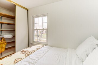 11779 Cotton Mill Dr in Woodbridge, VA - Foto de edificio - Building Photo