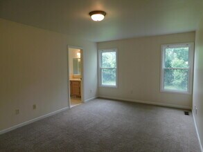 490 Liberty Pointe Dr in Ann Arbor, MI - Building Photo - Building Photo