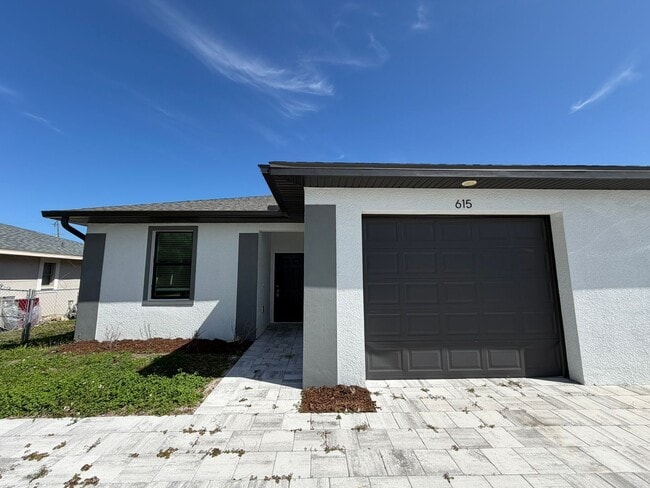 615 SE 8th St in Cape Coral, FL - Building Photo - Building Photo