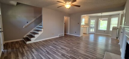 1255 Breezy Gate Dr in Cordova, TN - Building Photo - Building Photo