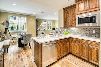825-831 Arcadia Ave in Arcadia, CA - Foto de edificio - Interior Photo