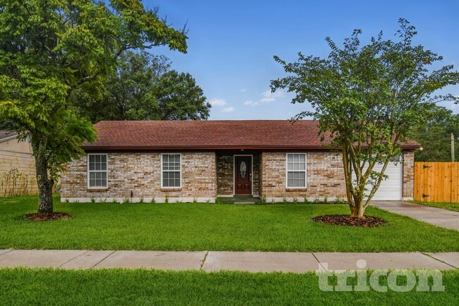 property at 2663 Kenwood Dr E