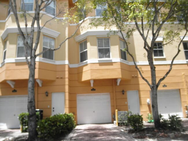 1905 Shoma Dr in Royal Palm Beach, FL - Foto de edificio - Building Photo