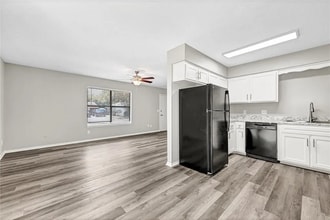 2732 N Arroyo Ave in Fayetteville, AR - Foto de edificio - Building Photo