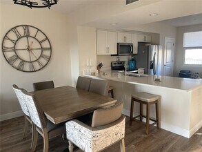 960 Starkey Rd in Largo, FL - Building Photo - Building Photo