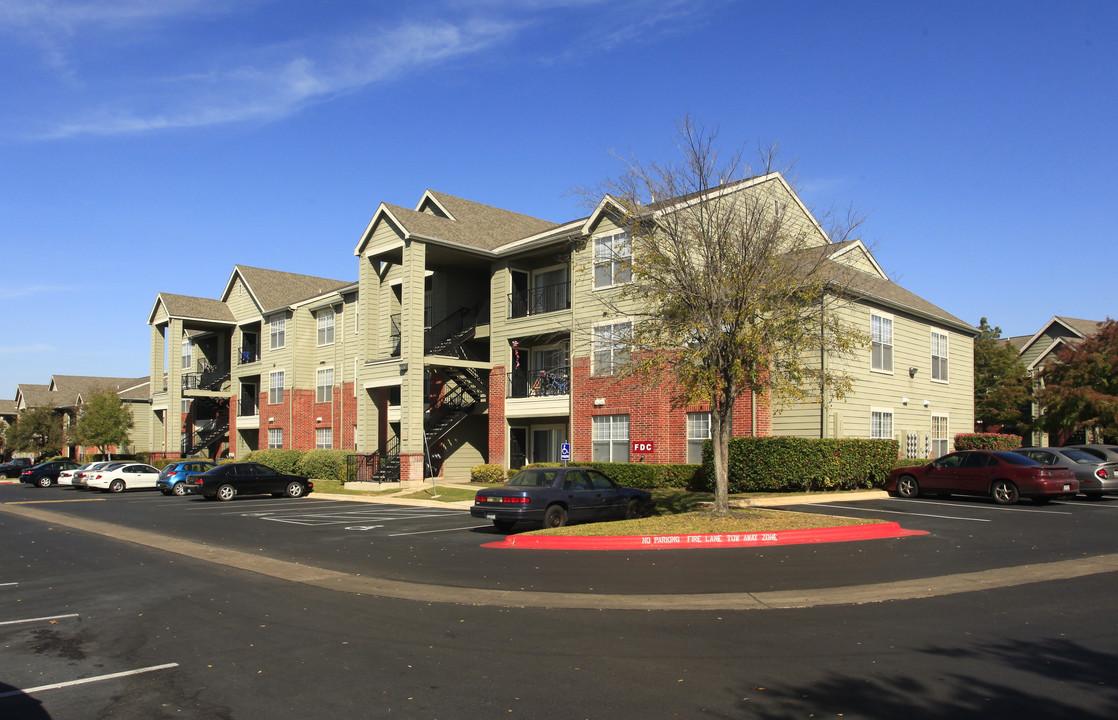 Oaks at Georgetown in Georgetown, TX - Building Photo