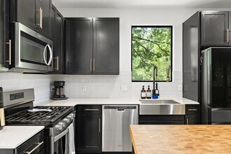 408 W Odell St in Austin, TX - Building Photo - Building Photo