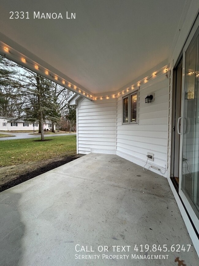 property at 2331 Manoa Ln N