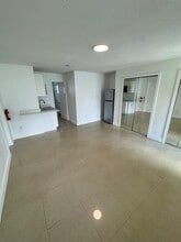 512 SW 2nd St in Hallandale Beach, FL - Building Photo - Building Photo