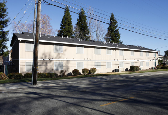 Glencole Apartments in North Highlands, CA - Building Photo - Building Photo