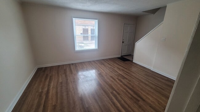 6319 W Center St in Milwaukee, WI - Foto de edificio - Building Photo