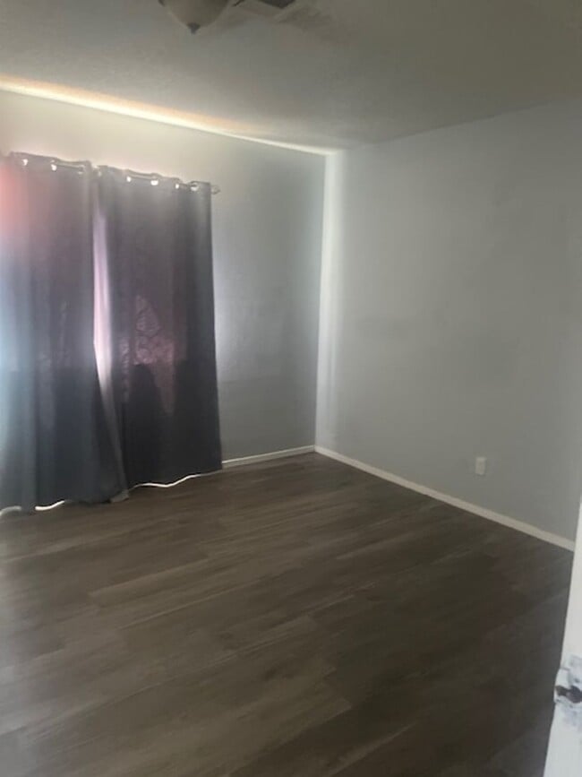 2305 Exeter Dr in Las Vegas, NV - Building Photo - Building Photo