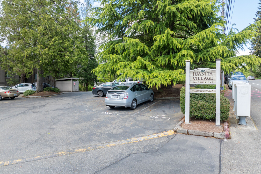 Juanita Village Condominiums in Kirkland, WA - Foto de edificio