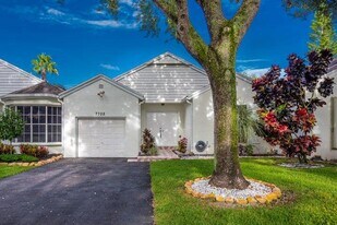 7705 Forest Green Ln in Boynton Beach, FL - Building Photo
