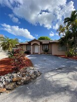 8330 SW 96th Pl in Miami, FL - Building Photo
