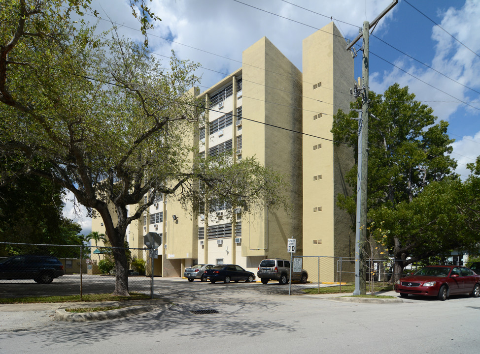 Virginia Gardens Apartments in Coconut Grove, FL - Foto de edificio