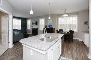 Aspen Lakes in Grand Rapids, MI - Building Photo