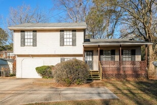 5584 Marbut Rd in Lithonia, GA - Building Photo