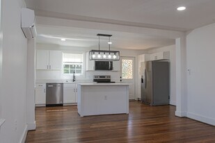 887 Pine St in Danville, VA - Building Photo