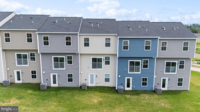 105 Milburn Dr in Martinsburg, WV - Building Photo - Building Photo