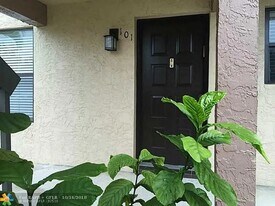 21890 Lake Forest Cir, Unit 101 in Boca Raton, FL - Building Photo