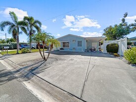 11400 2nd St E in Treasure Island, FL - Building Photo