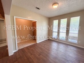2006 Pleasant Dr in Ennis, TX - Building Photo - Building Photo