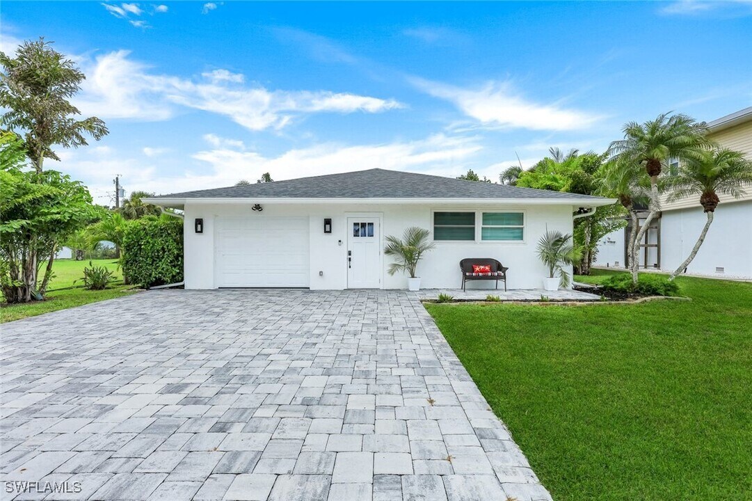4465 Mariner Rd in Bonita Springs, FL - Foto de edificio