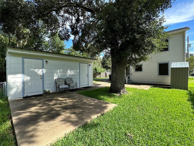 1016 S Booth Ln in Alvin, TX - Building Photo - Building Photo