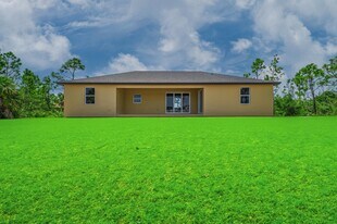15261 Brainbridge Cir in Port Charlotte, FL - Building Photo
