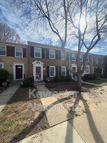 8239 Dr Craik Ct in Alexandria, VA - Building Photo