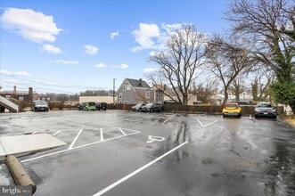 38 Bloomsbury Ave in Catonsville, MD - Building Photo - Building Photo