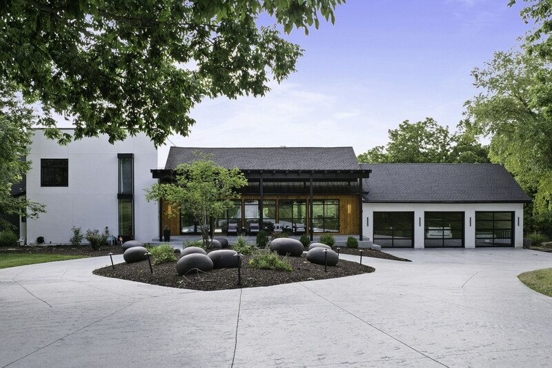 14420 Mission Rd in Overland Park, KS - Building Photo